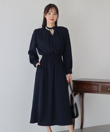 【SALE】パール付きスタンドカラーワンピース