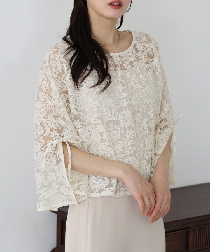 フレアースリーブ刺繍レースブラウス