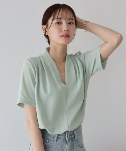 タックVネックブラウス【ネコポス】 タックVネックブラウス【ネコポス】