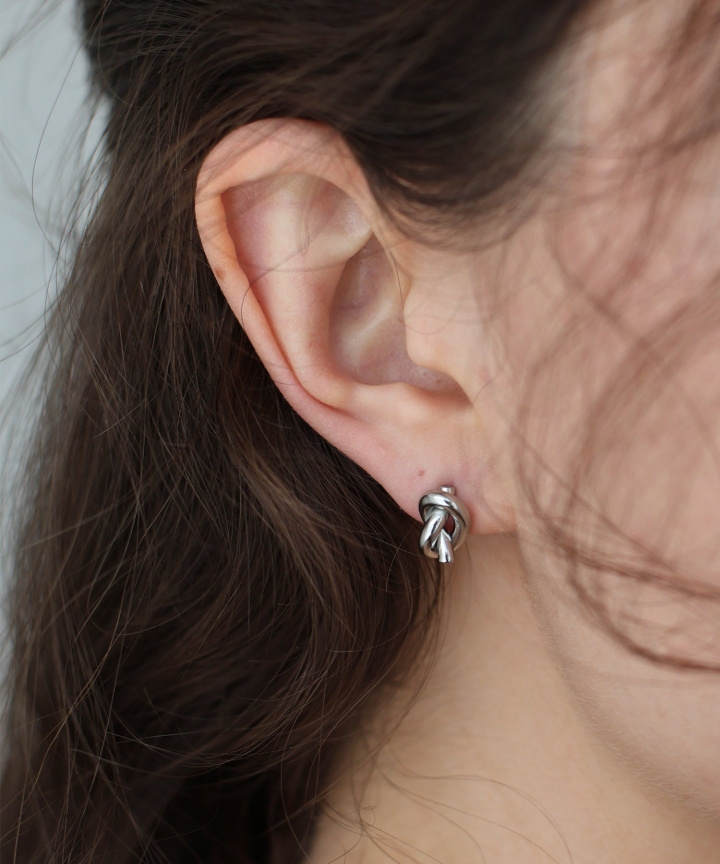 プチノットピアス / サージカルステンレス【ネコポス】