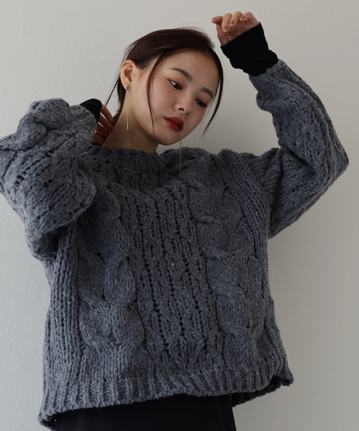 【SALE】ローゲージボリュームケーブルニット[J by blue]