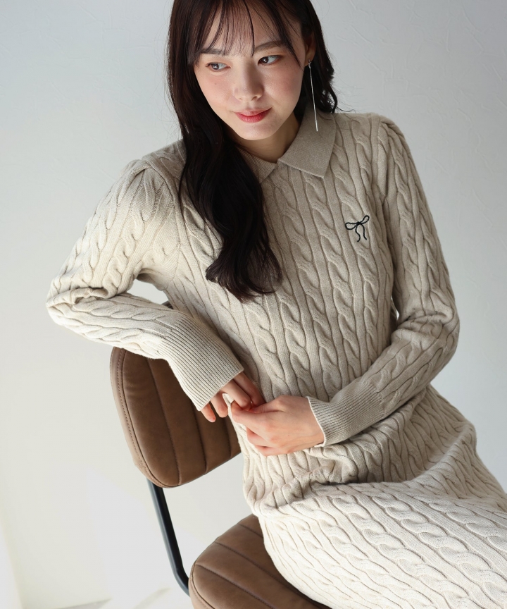 リボン刺繍ポロケーブルニットワンピース リボン刺繍ポロケーブルニットワンピース