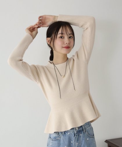 ペプラムニットトップス