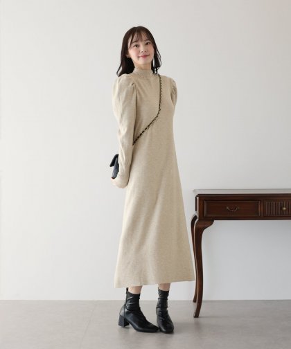 パフスリーブニットワンピース
