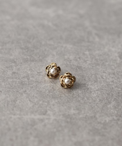 パール付きバラピアス / ニッケルフリー【ネコポス】 パール付きバラピアス / ニッケルフリー【ネコポス】