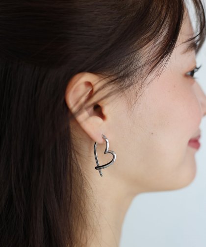 フープ風ハートピアス / ニッケルフリー【ネコポス】 フープ風ハートピアス / ニッケルフリー【ネコポス】