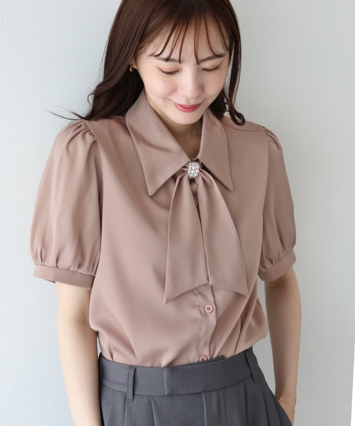 【TIME SALE】半袖パールデザインブラウス【ネコポス】 【TIME SALE】半袖パールデザインブラウス【ネコポス】