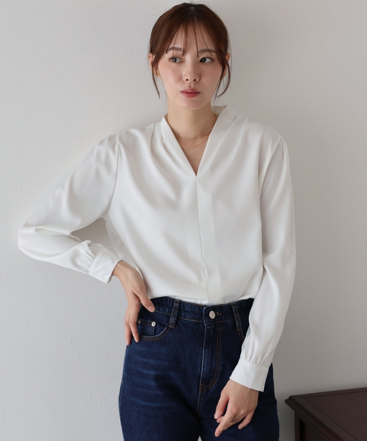 Vネックタックサテンブラウス【ネコポス】 Vネックタックサテンブラウス【ネコポス】