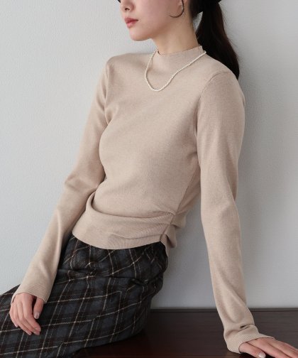 サイドタックハイネックニット