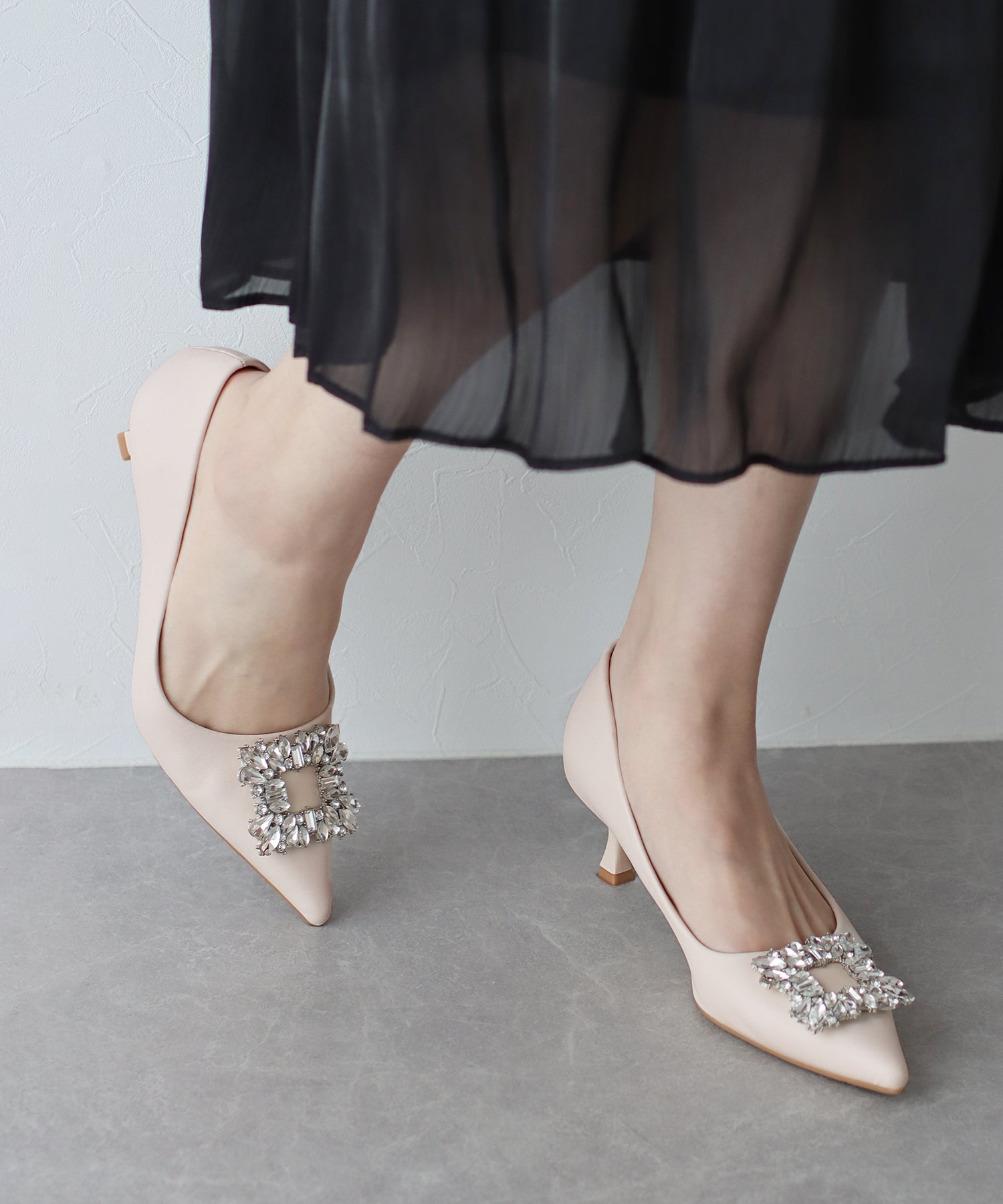 ビジューモチーフパンプス