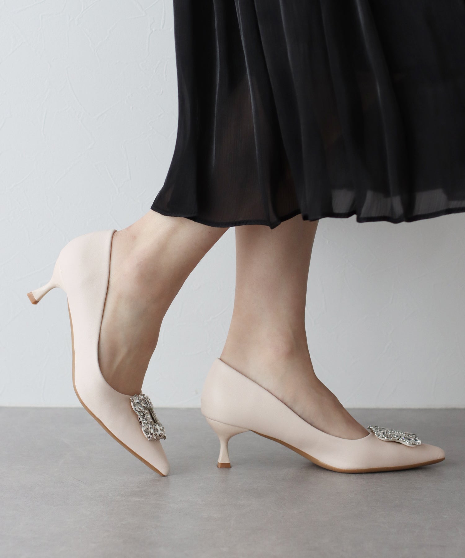 ビジューモチーフパンプス