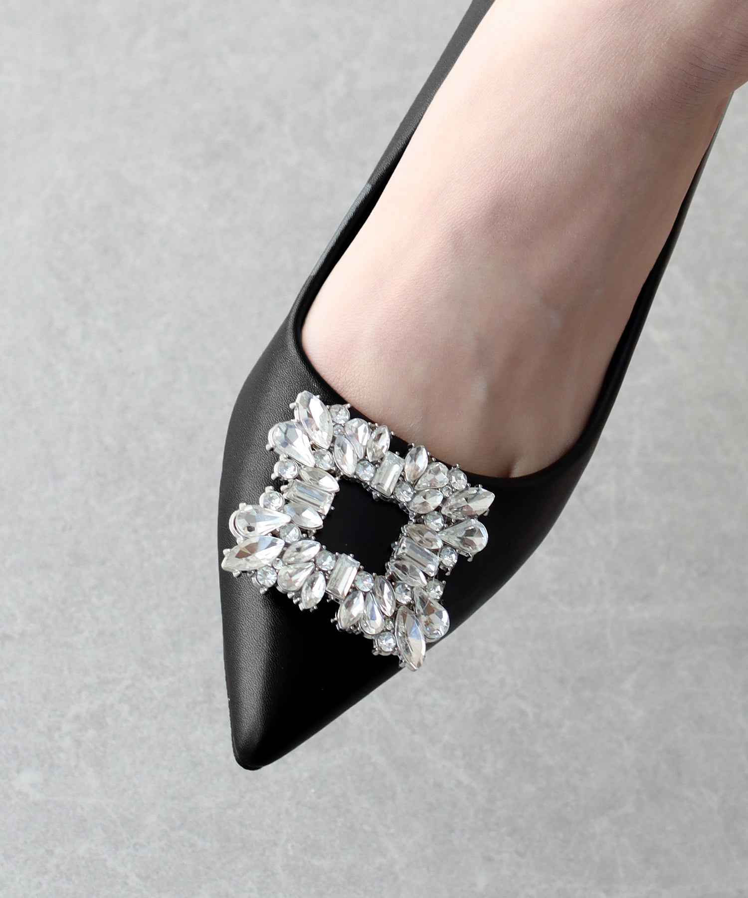 ビジューモチーフパンプス