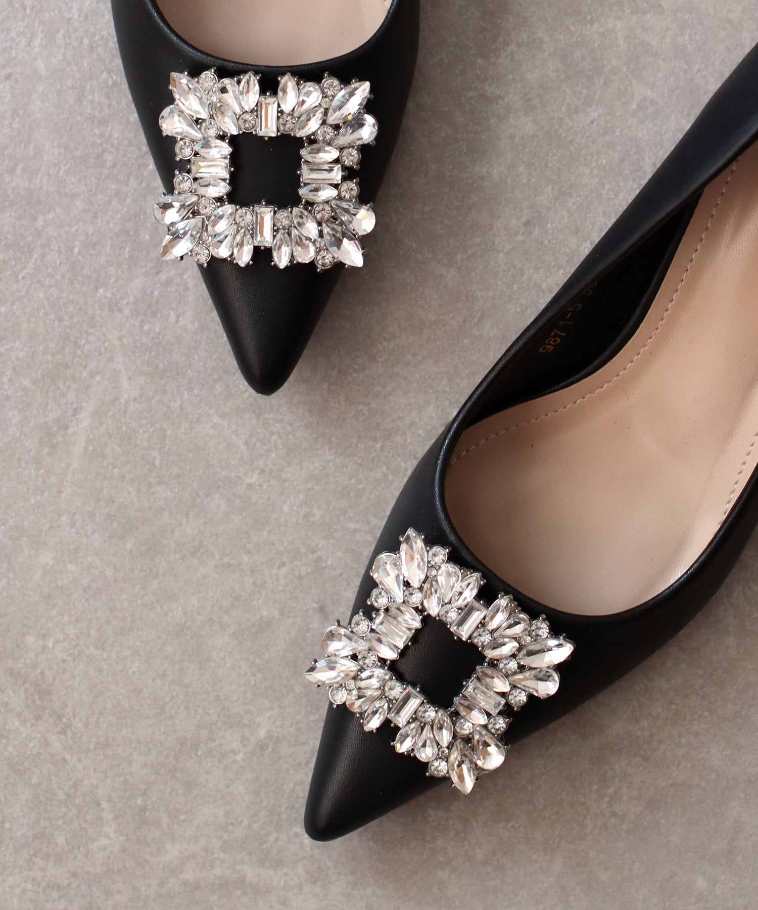 ビジューモチーフパンプス