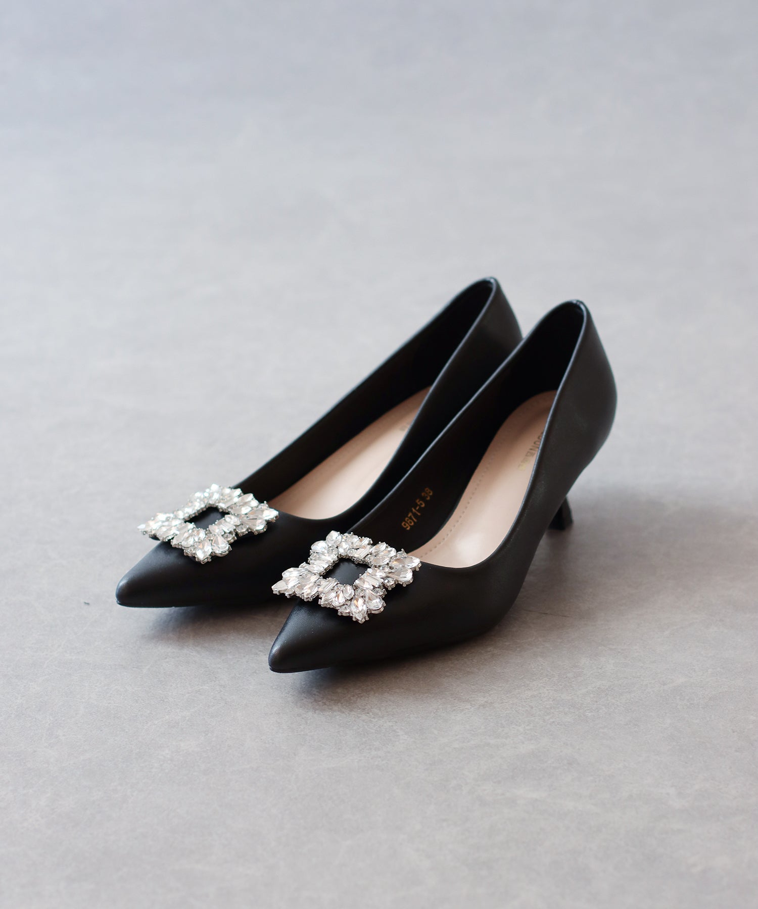 ビジューモチーフパンプス