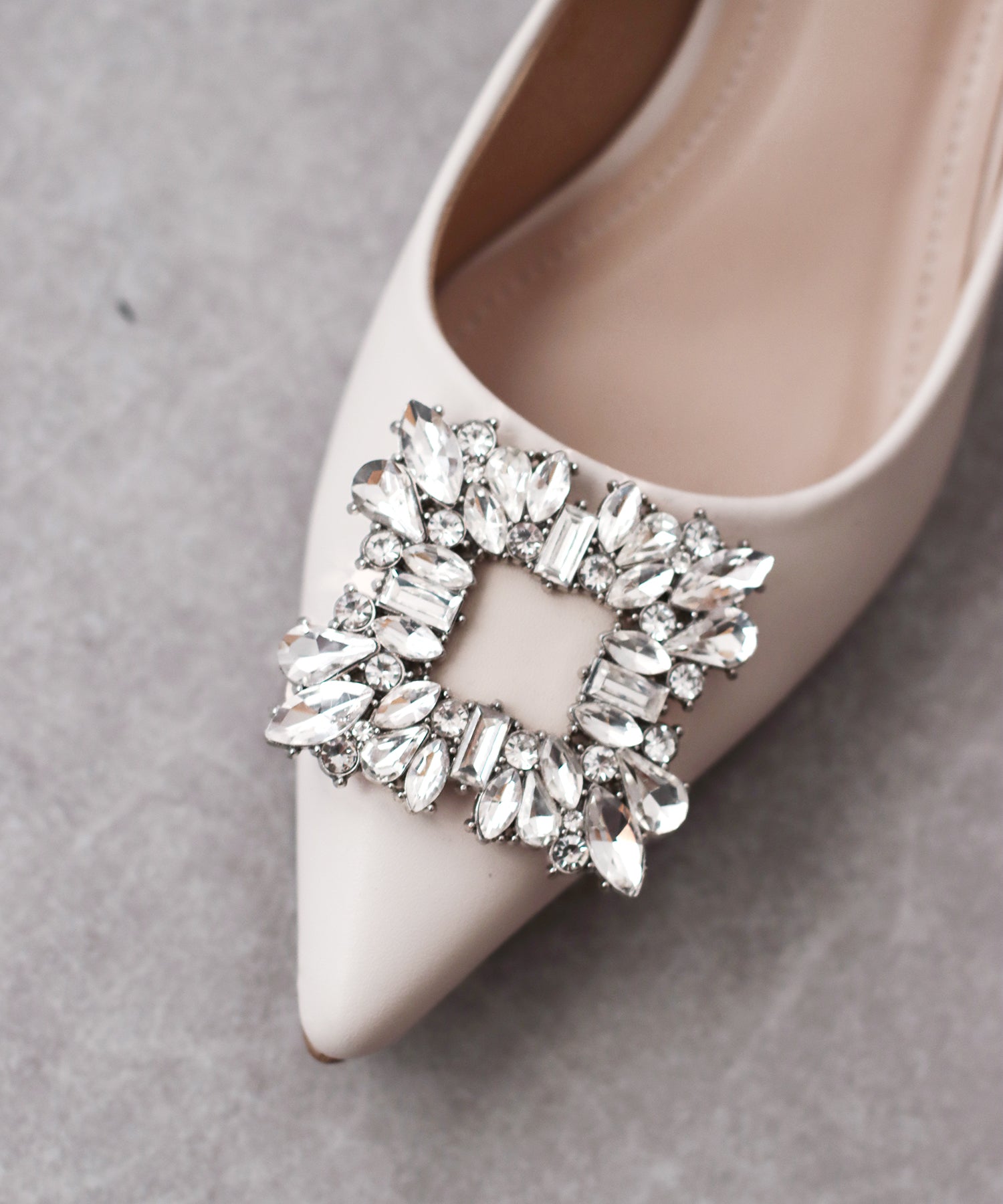 ビジューモチーフパンプス