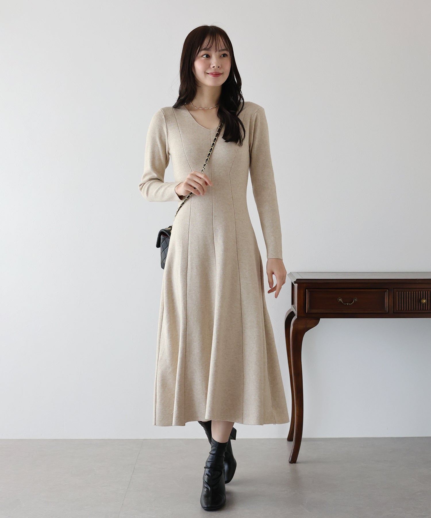 【TIME SALE】Vネックシェイプニットワンピース