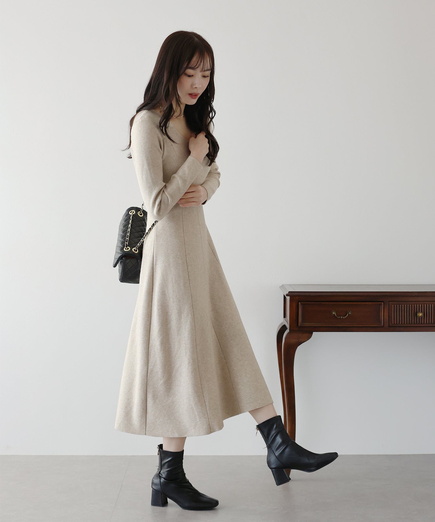 【TIME SALE】Vネックシェイプニットワンピース