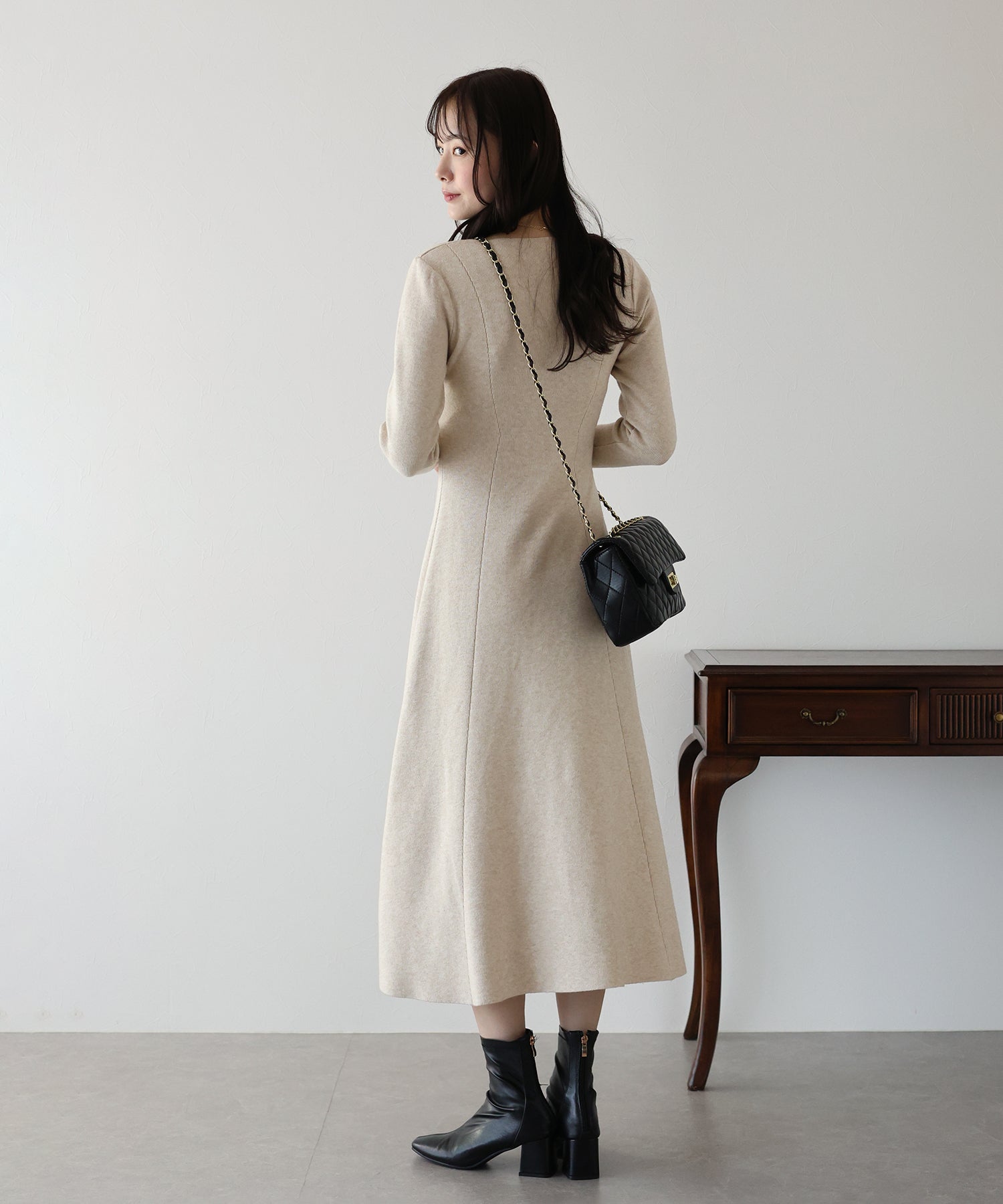 【TIME SALE】Vネックシェイプニットワンピース