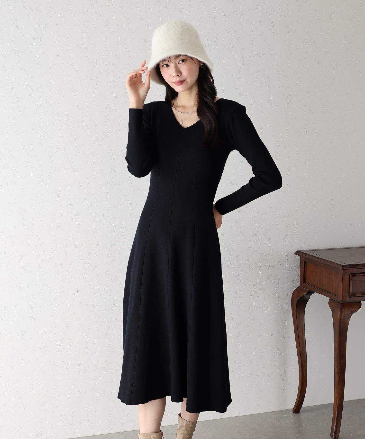 【TIME SALE】Vネックシェイプニットワンピース