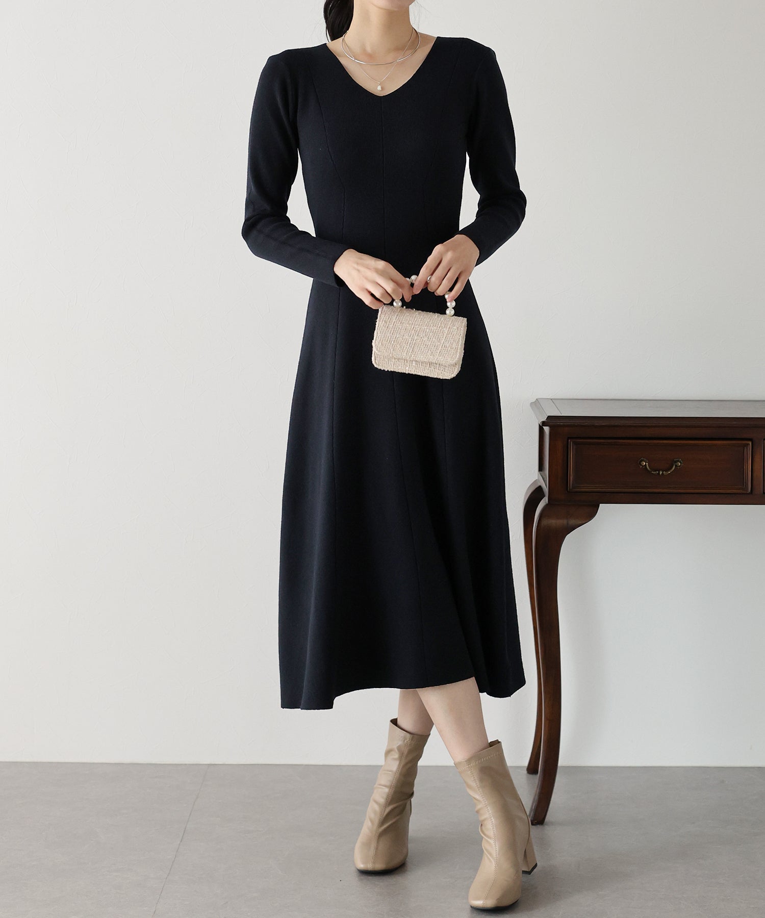 【TIME SALE】Vネックシェイプニットワンピース