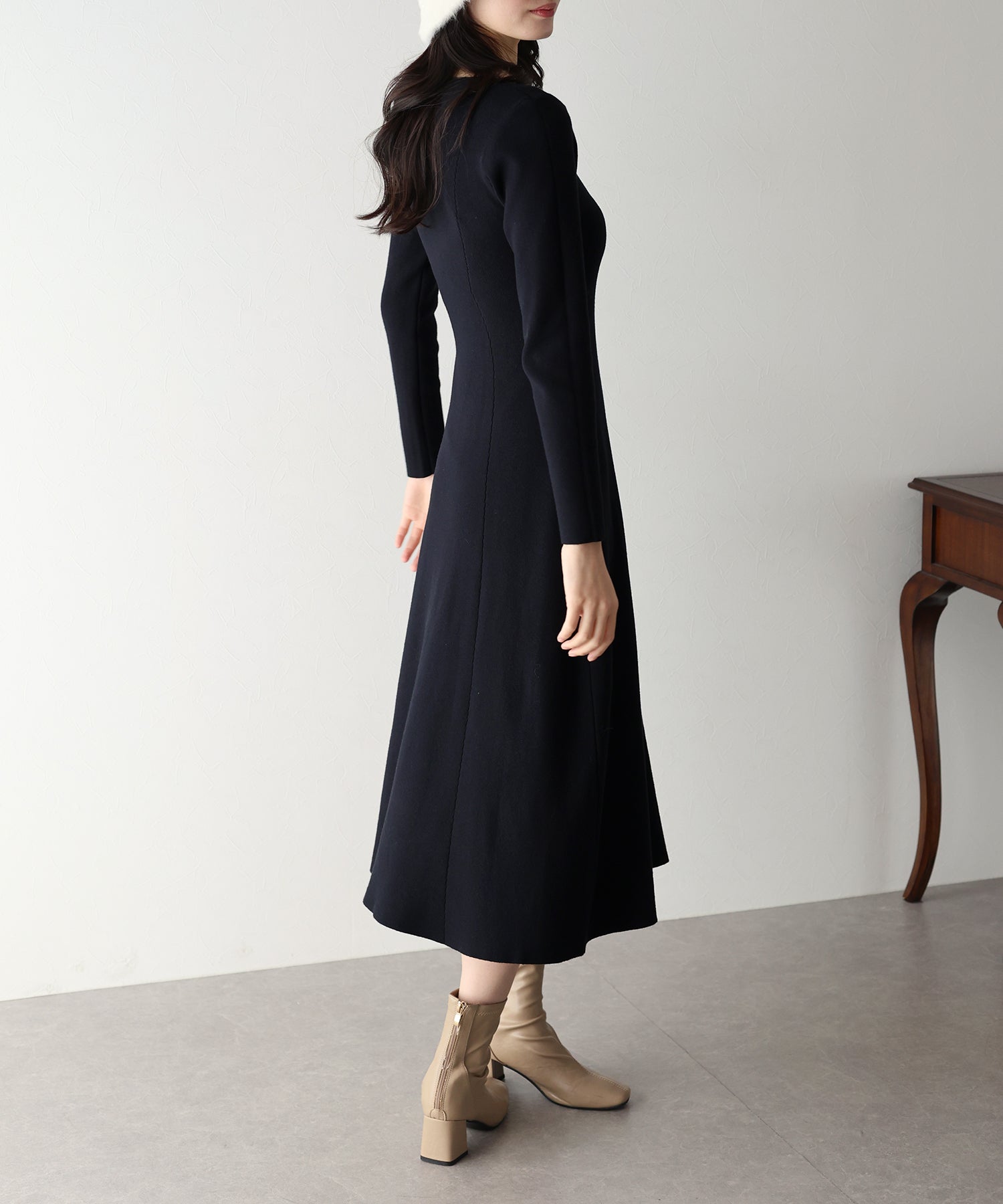 【TIME SALE】Vネックシェイプニットワンピース