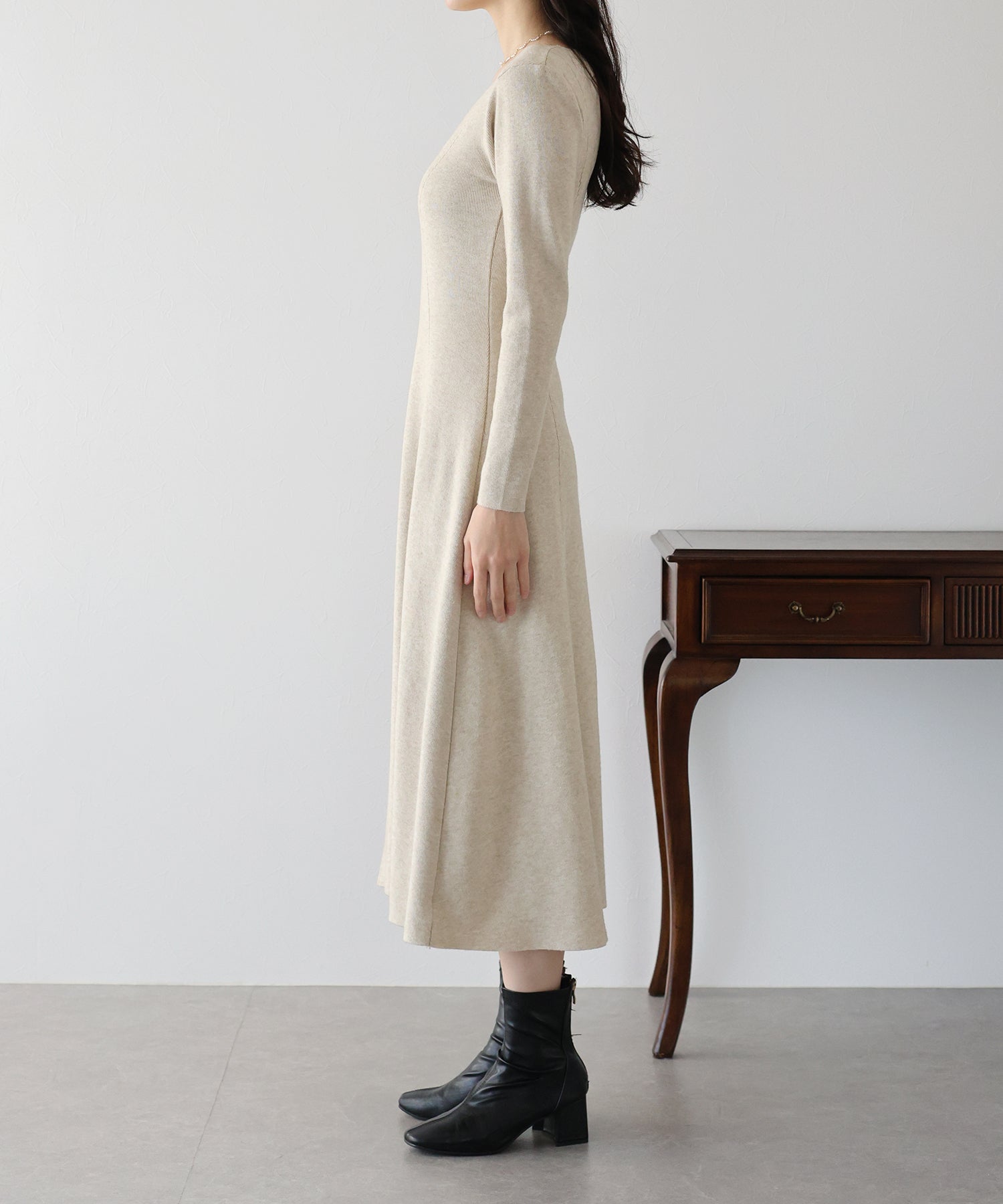 【TIME SALE】Vネックシェイプニットワンピース